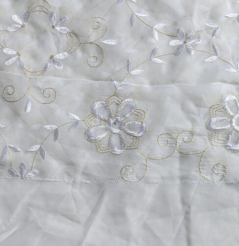 sobremantel-organza-beige-flores