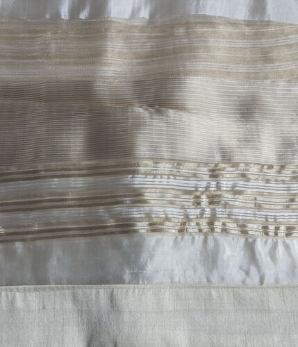 sobremantel-organza-dorado-rayas